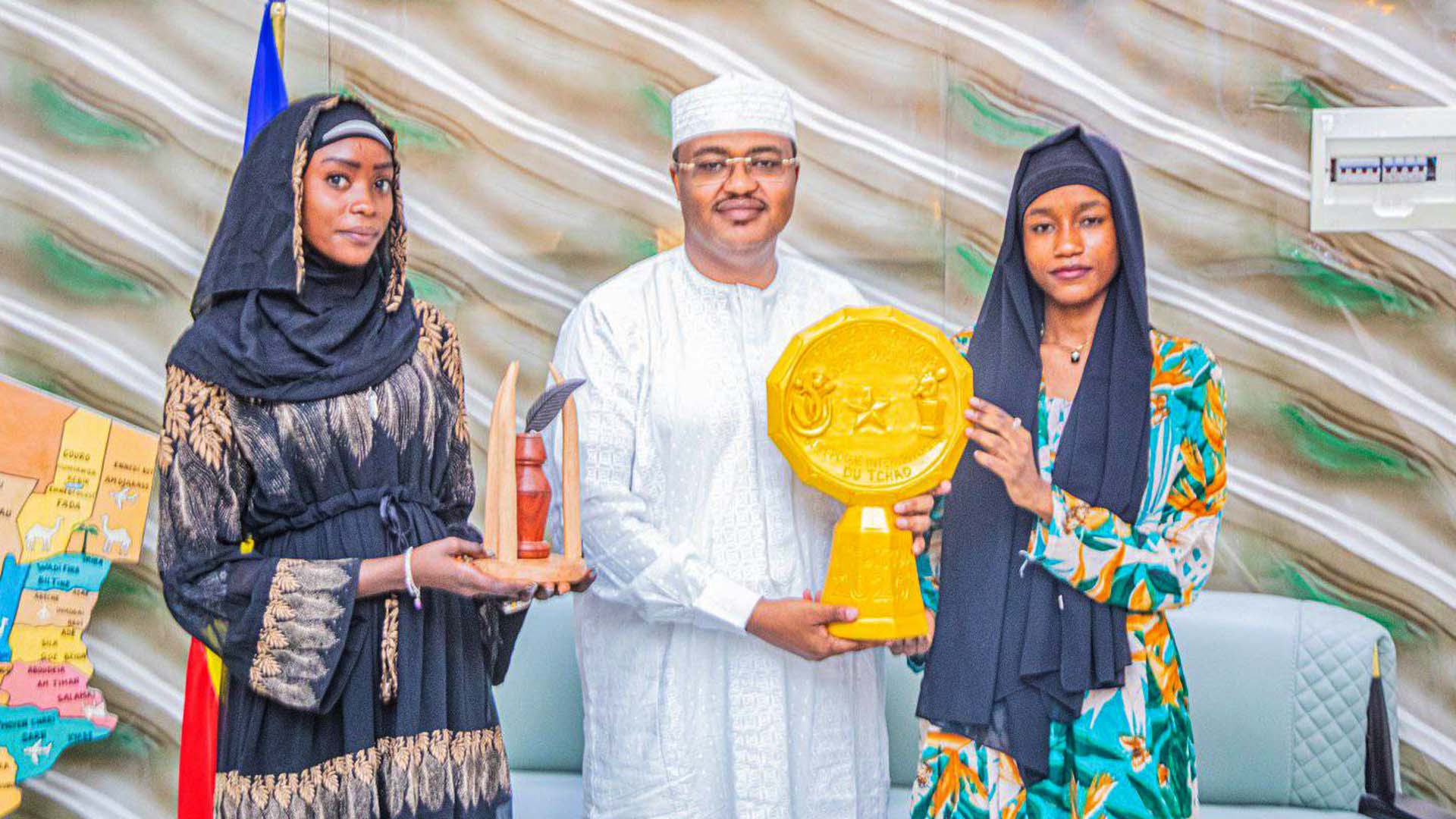 La slameuse Khadidja Abachou Moustapha reçue par le Ministre de la Jeunesse