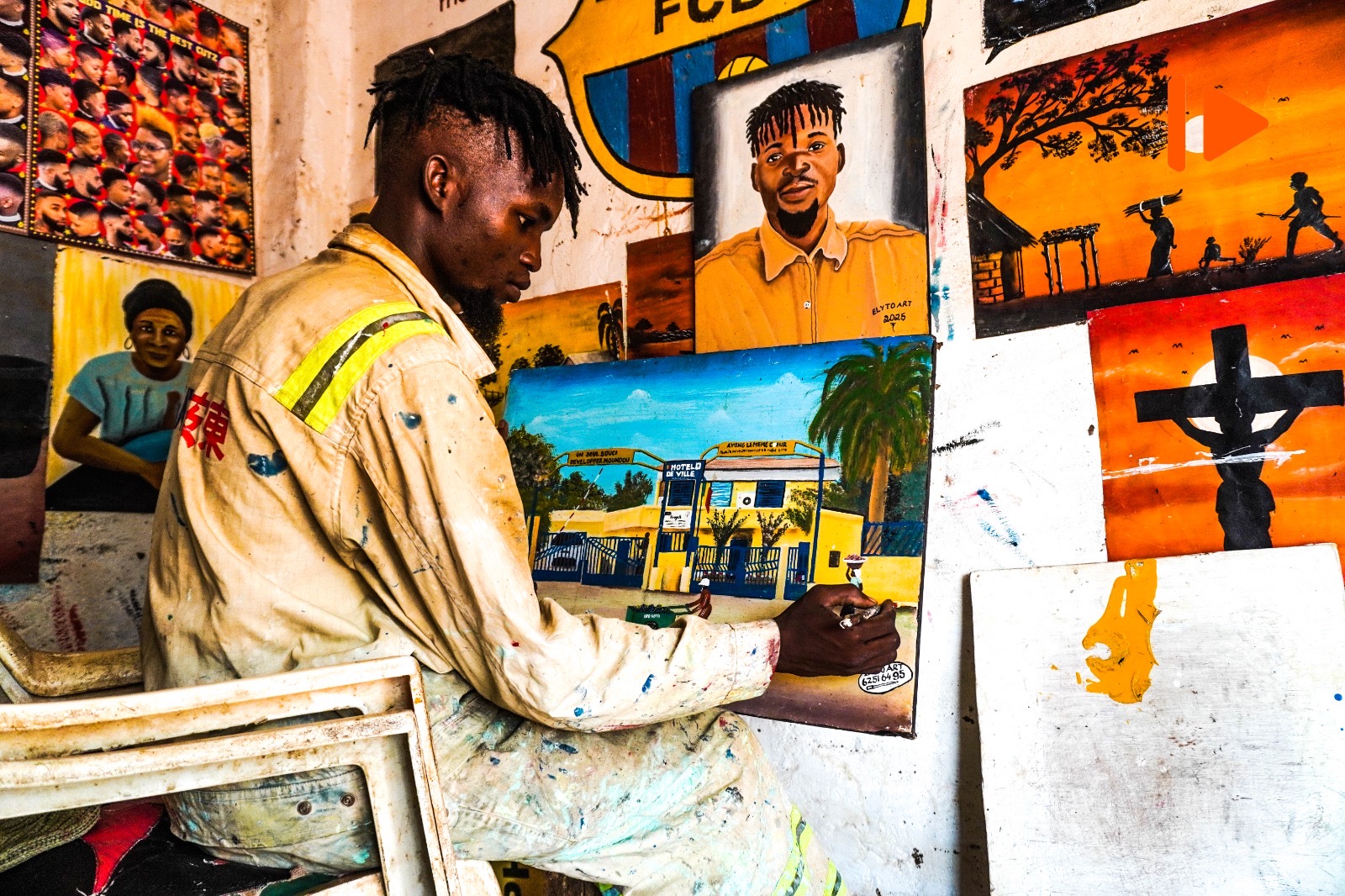 Moundou : Elyto fait du dessin et de la peinture une source de revenus